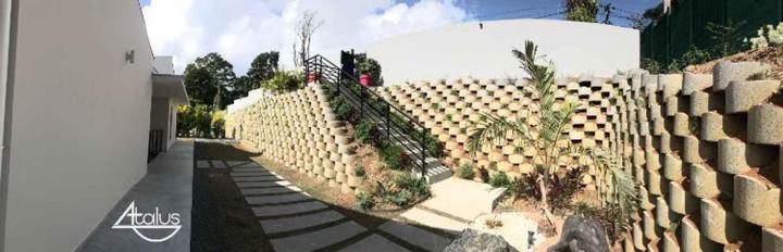 Travaux de Construction de murs de soutènement À l'international