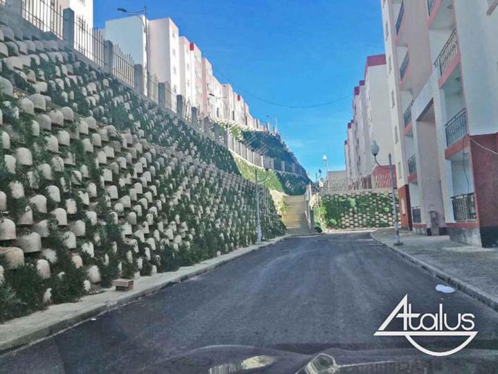 Construction de murs de soutènement À l'international