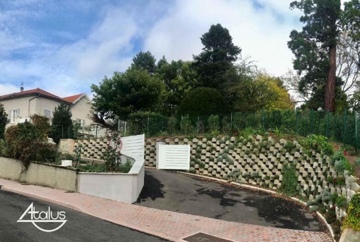 Travaux de Atalus - 3 tailles À l'international