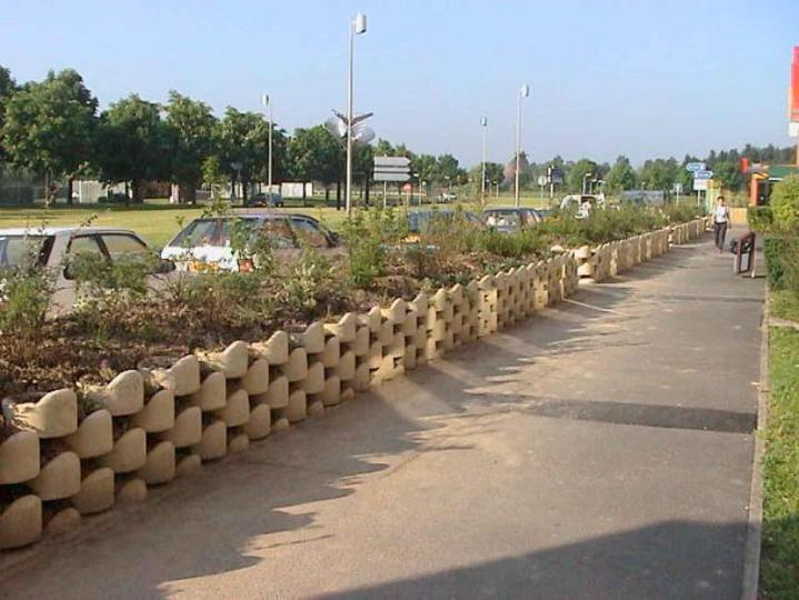 Travaux de Construction de murs de soutènement À l'international