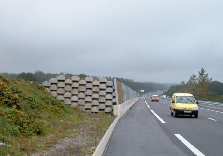 Green retaining walls internationally