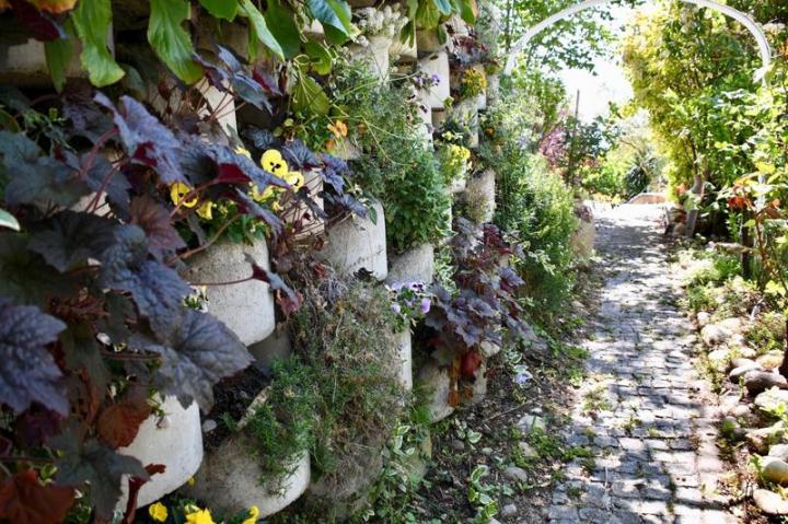 Green retaining walls internationally
