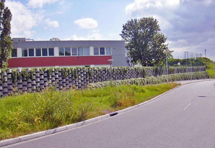 Travaux de Construction de murs de soutènement À l'international