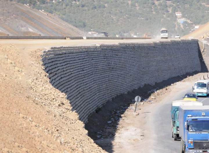 Green retaining walls internationally